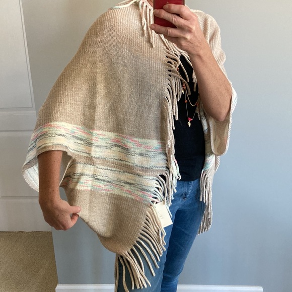 Tan Fringed Sweater Kimono/Wrap - Picture 5 of 9